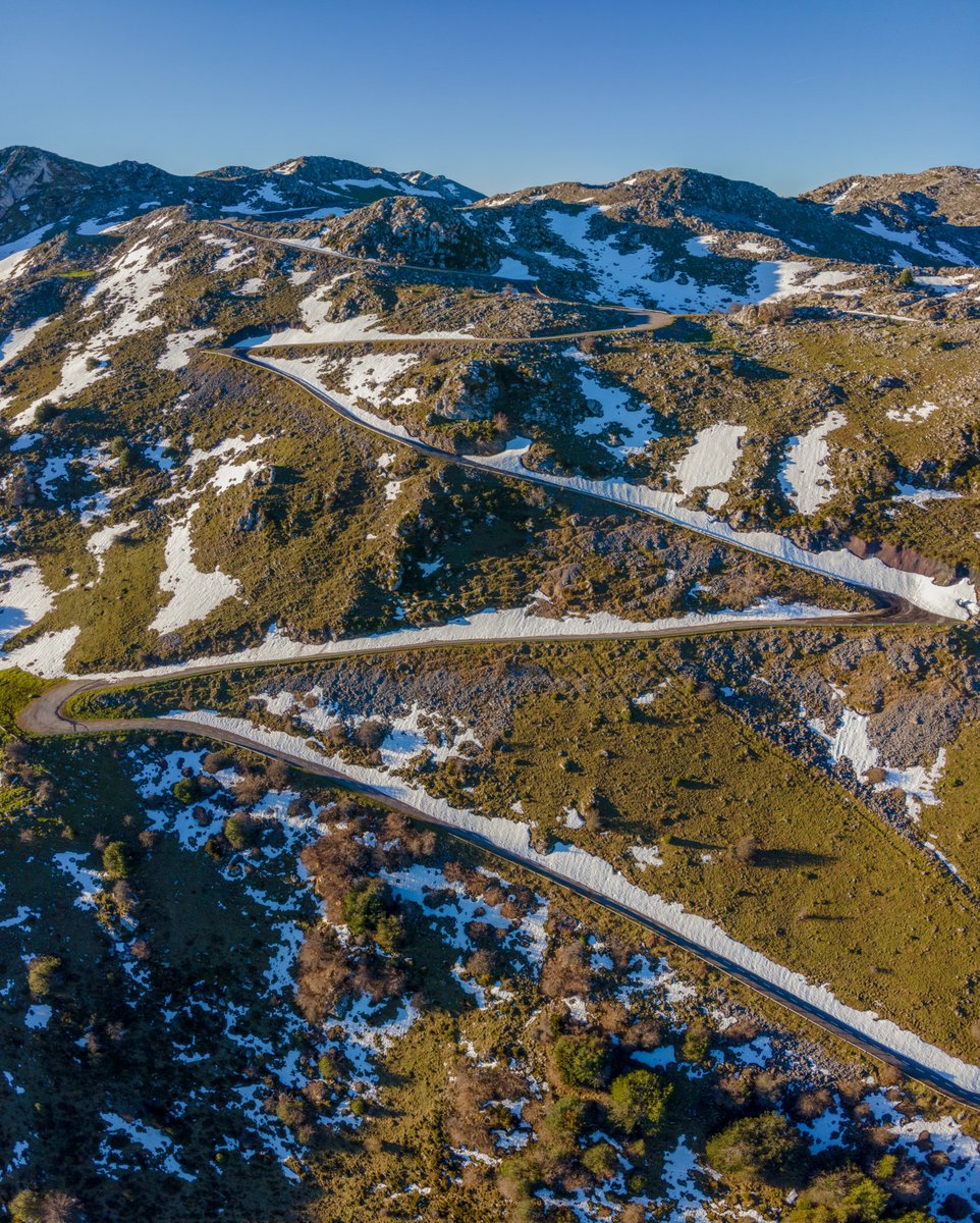 AsturCycling's tweet photo. Route 3 - The King Angliru
#angliru #riosa #morcin #lifestyle #photo #naturephotography #landscapephotography #naturalparadise #travel #cyclinglife #cyclinginasturias #cyclingexperience #explore #asturcycling #nature #roadslikethese #roadcycling #travel #luxurytrip 🌍: Angliru https://t.co/wDrnuZCjBK