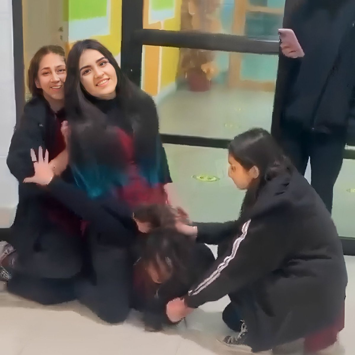 uvoice007's tweet photo. 🟢 #JusticeForAleeha 

The girl Aleeha beaten up in private school by Jannat named girl. #SayNoToBullying 

&amp; this story has no relation with the trending #JusticeForParasShah, Paras Shah is a Man with another story seeking for justice.

#JusticeForAliha #FixingFake https://t.co/fjOZRSD1X7