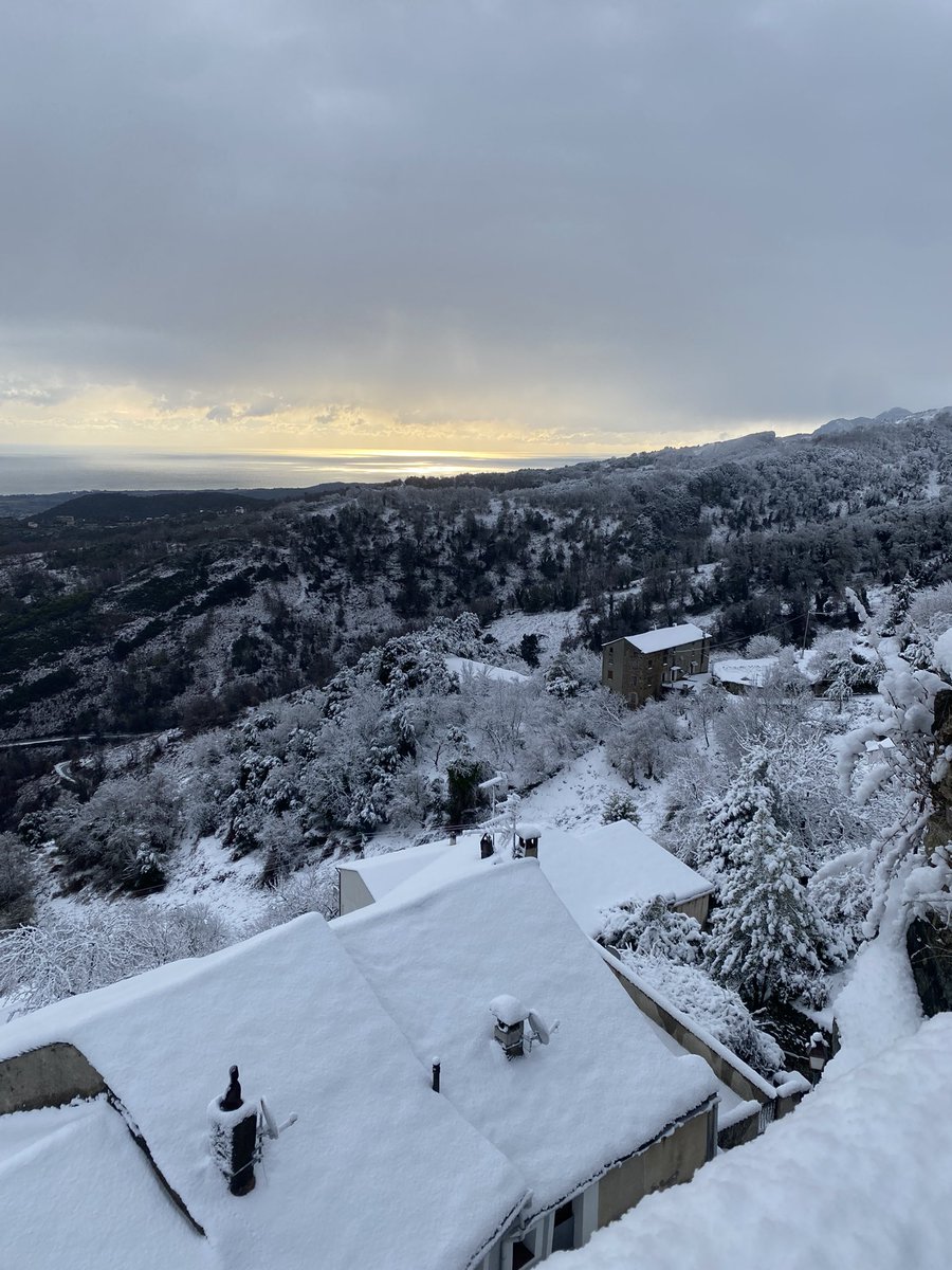 lesiabaldocchi's tweet photo. 🤍Loretu❄️ https://t.co/pVf19euMQQ