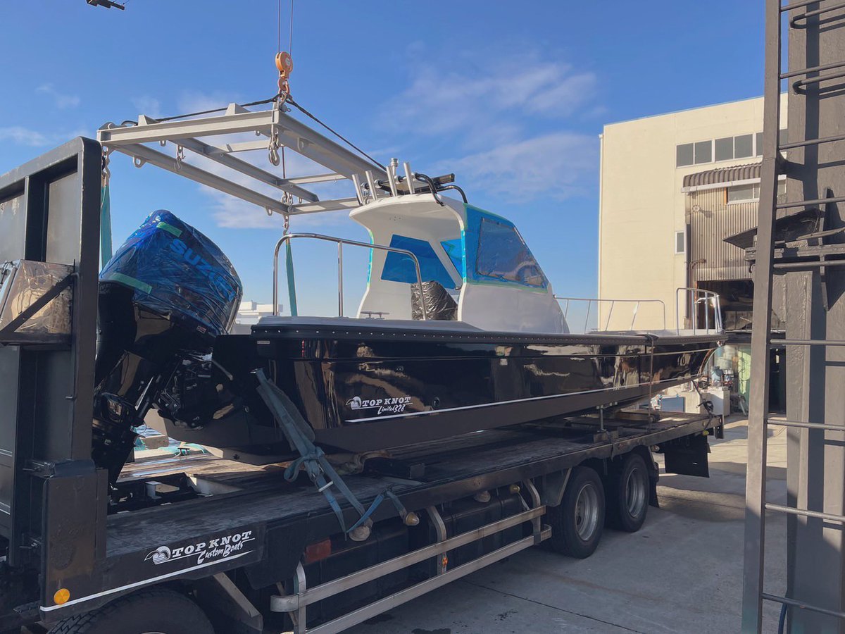 TopknotLimited's tweet photo. 和船にもキャビン御座います！
当社オリジナルキャビン、ハードトップ
#Limited328 #Topknot #Performanceboats https://t.co/4la5hyxpjB