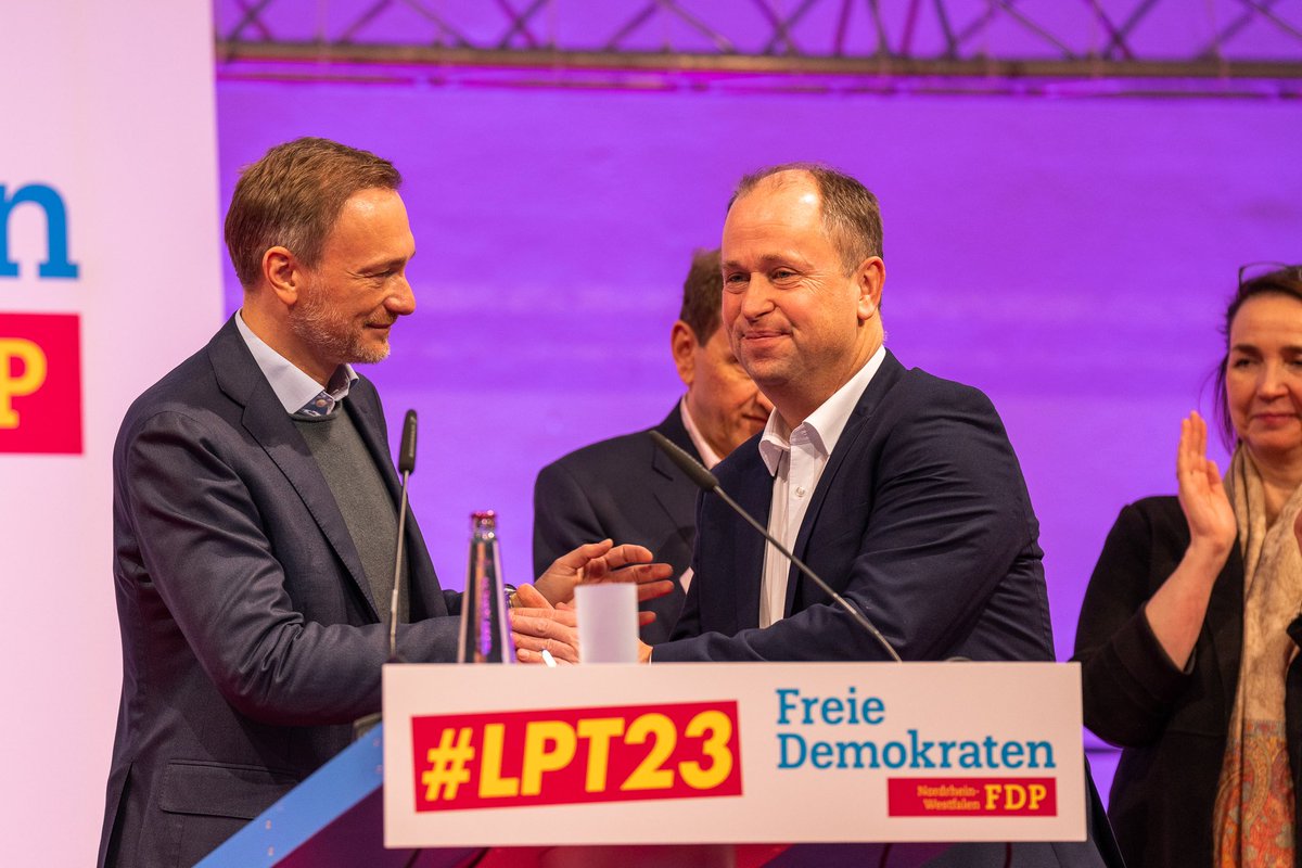 Der #lpt23 verabschiedet <a href="/JoachimStamp/">Joachim Stamp</a>, der nicht erneut als Landesvorsitzender antritt. Herzlichen Dank für alles! 💛