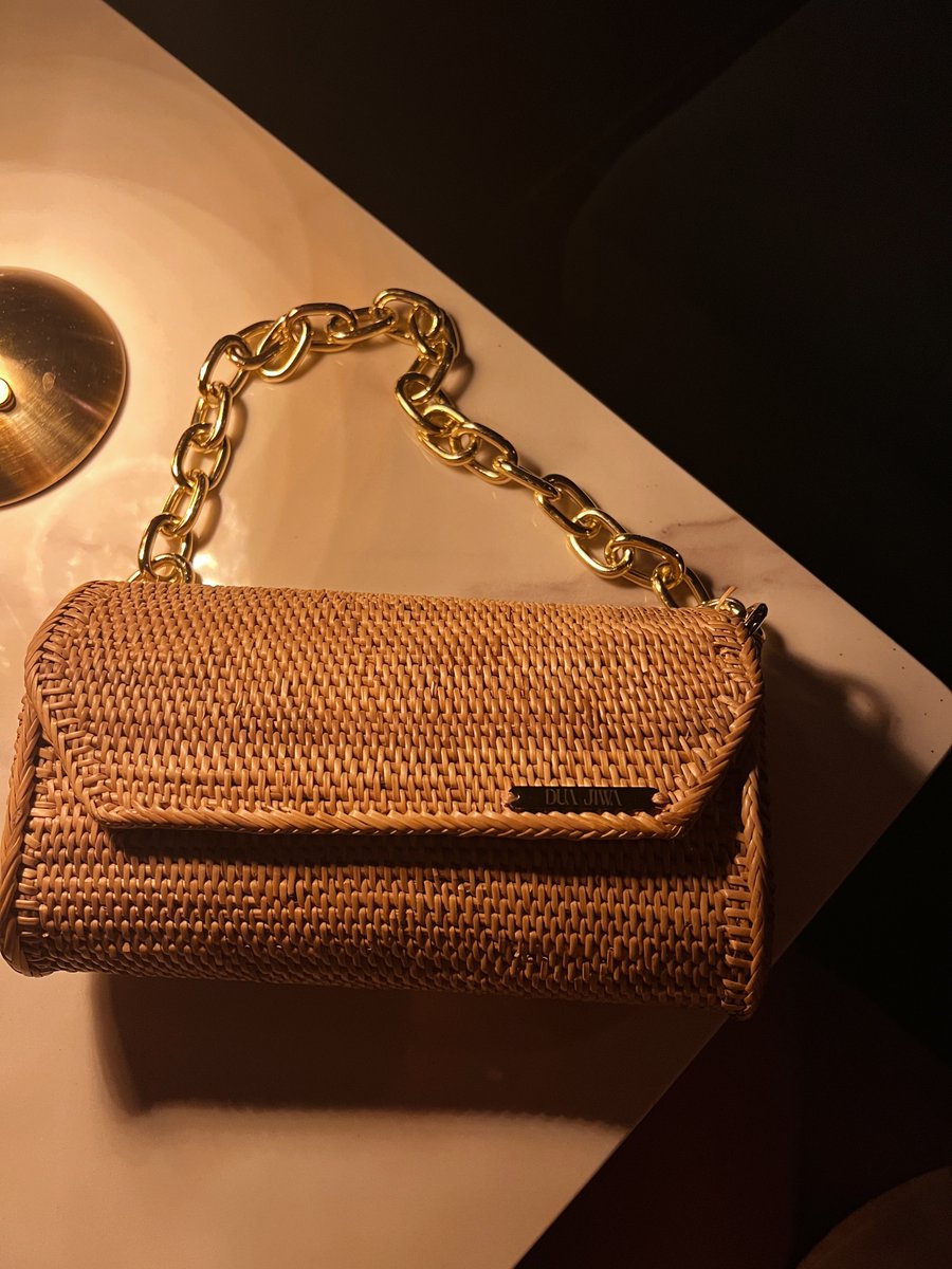 For a night out ✨
Nusa shoulder bag 👉🏼 Shop online duajiwacollection.com

#Bali #handmadeinbali #handcrafted #rattanbag #aestheticaccount #aestheticfashion  #bagoftheday