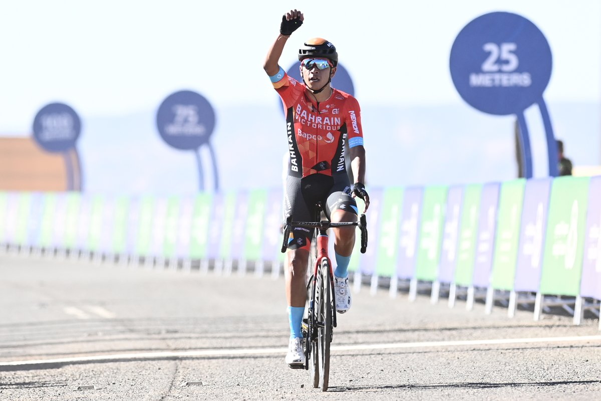 أقوى المتنافسين في #طواف_السعودية  2023⭐
كولومبيا  🇨🇴 <a href="/BHRVictorious/">Team Bahrain Victorious</a> <a href="/SantiagoBS26/">Santiago Buitrago Sanchez</a>  
فاز بالمرحلة الأولى العام الماضي بشكل احترافي في أبو راكه، وأكمل #طواف_السعودية وفاز بالوصيف.🥈
في عام 2023 ، وبعد فوز واحد في جيرو في عام 2022 ، عاد الكولومبي بطل الطرق الوعرة للفوز مرة ثانية!