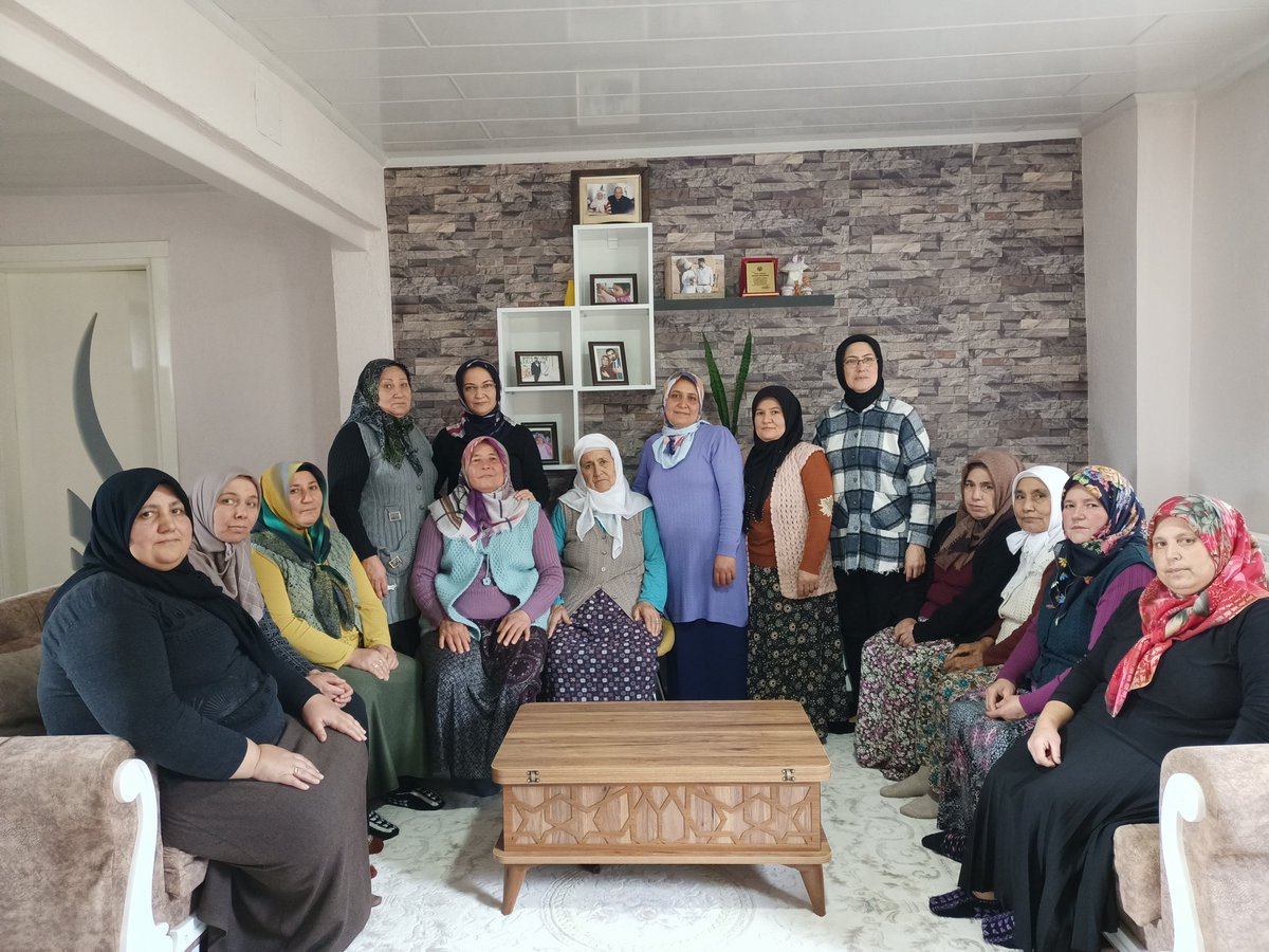 SaogluSukran's tweet photo. 📍#Kozlar mahallemizdeyiz.

Ak Parti Tavas İlçe Kadın Kolları olarak 1067 No'lu Sandık 🗳️ Bölgemizde  #SandıkBazlı hane toplantımızı gerçekleştirdik.
#TürkiyeYüzyılı @aysekesir https://t.co/YjrMJvSU8f