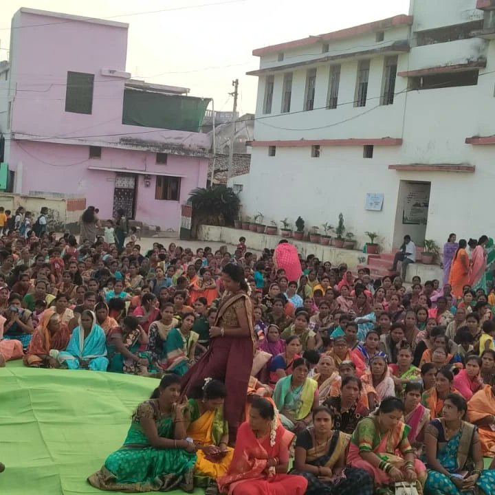 JFoundation's tweet photo. Jeevan Welfare Foundation 
Awareness and Demo of jeevan feel easy sanitary napkin done by dc shulbha bhasme dc pornima badole haldi kumkum program gram pachayat pohra 
#Bhandara #haldikumkum 
#maharashtra 
#nagpur #needypeople #education #ngo #help #womenempowerment #children https://t.co/C359kUQAHM
