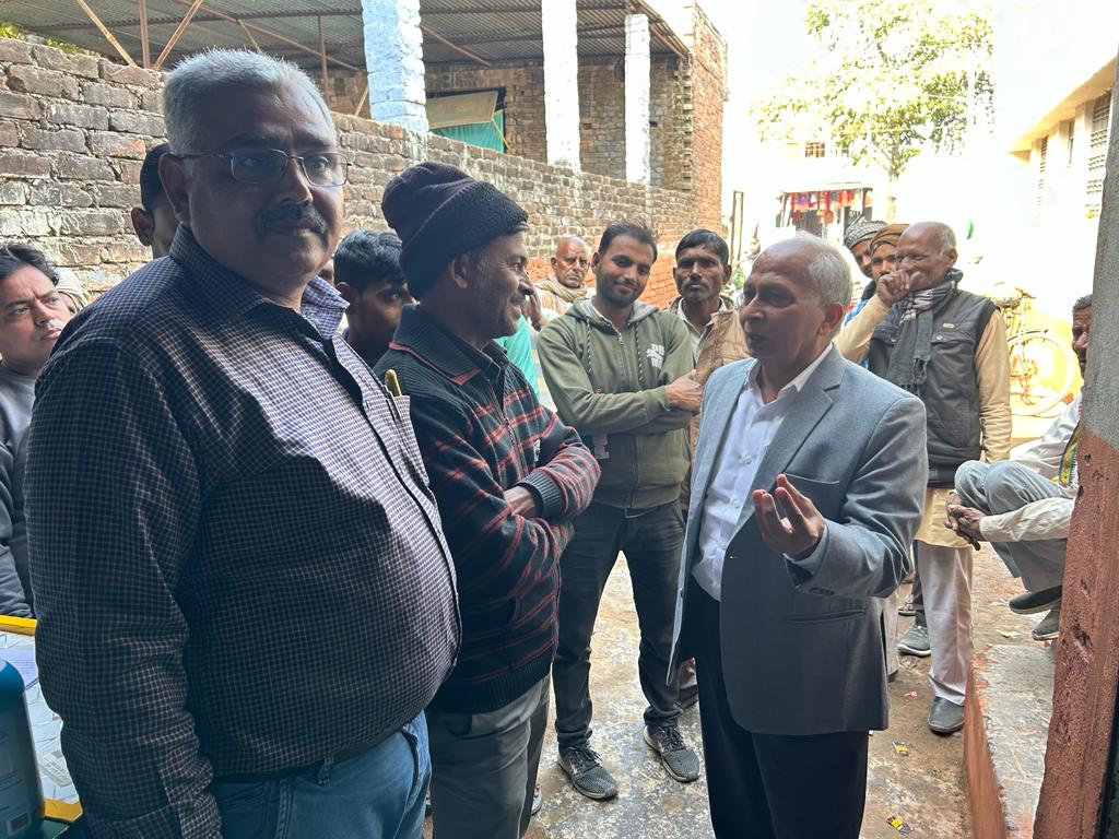 IFFCO_UP's tweet photo. दिनांक 21/01/2023 को #सीतापुर के #IFFCO #eBazar केंद्र सिधौली का भ्रमण @iffcoyogendra विपणन निदेशक इफ़को द्वारा किया गया l उनके द्वारा किसानों से बातचीत के क्रम में #IFFCONanoUrea के प्रयोगोपरांत उत्साहित किसान भाइयों के अनुभवों को जाना गया। @drusawasthi @IFFCO_PR https://t.co/ARCrvQh9m8
