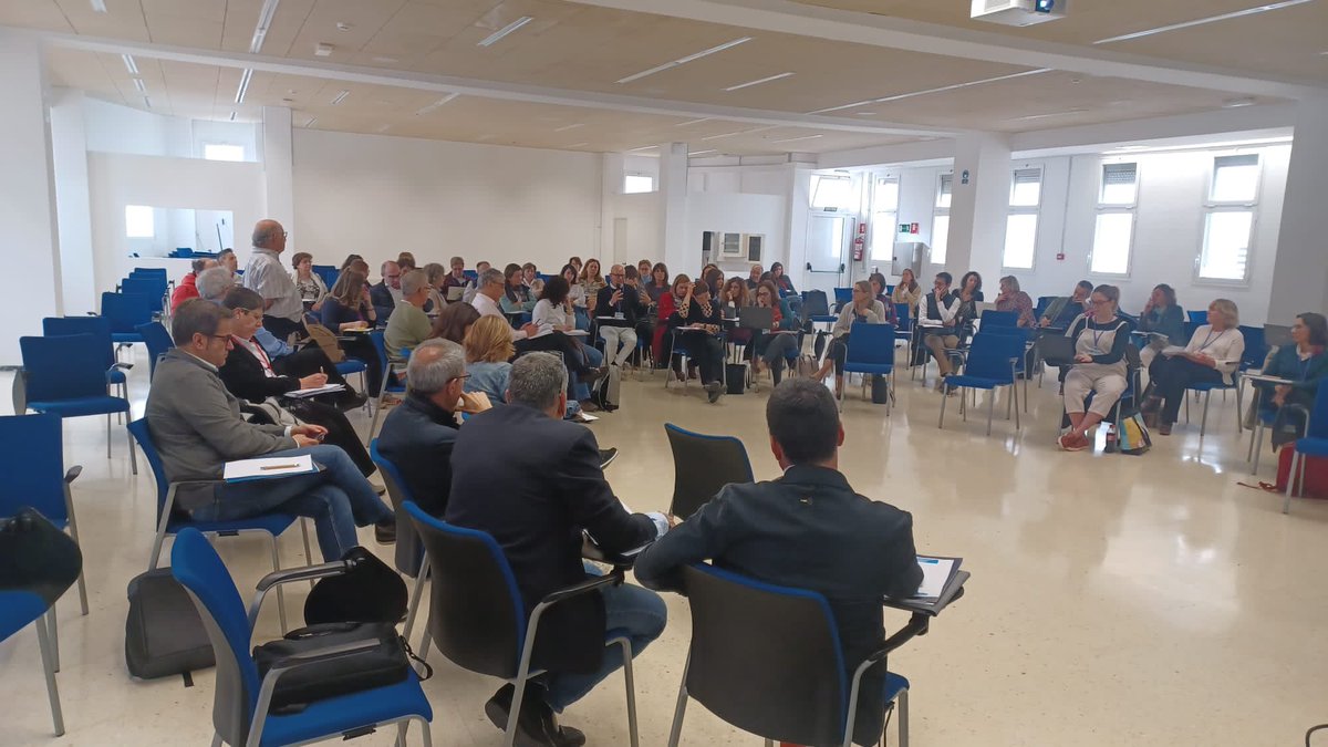 antoniportell's tweet photo. Enhorabuena @Red_REDU por la organización del Seminario al que hemos asistido más de 30 universidades y muchas gracias @ULPGC por vuestra cálida acogida. El desarrollo profesional docente está en marcha en nuestras universidades 👍

#MDAD @ANECAinfo https://t.co/t0fm3jZ6zS