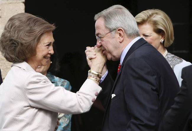 manelmarquez's tweet image. La vergonzosa historia del exrey #Constantino de #Grecia. Hoy ya fallecido.
Descendiente de una dinastía danesa y aficionado a los golpes de Estado, el tío materno de Felipe VI enterró a la monarquía griega con sus múltiples errores durante la Guerra Fría. elsaltodiario.com/obituario/adio…