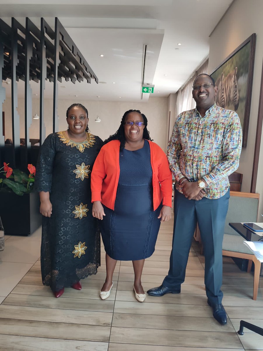 Our @CGAExecutiveDir with Ann Maina, cordinator @BIBA_Kenya and Hon. Mutunga, chairperson departinmental committee of agricultire and livestock after a session with stakeholders on GMOs. Government lifted the ban without involving Kenyans through public participation. #KataaGMOs