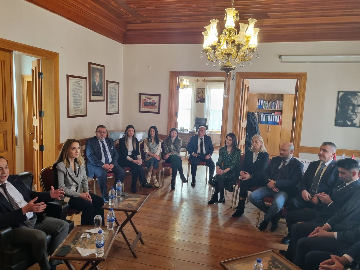 basiad10's tweet photo. @turkonfed  Başkanı Süleyman Sönmez beraberindeki heyet ile birlikte Derneğimizi ziyaret etti. TÜRKONFED’in Cumhuriyetimizin 100. Yılı dolayısı ile başlattığı ziyaretler Balıkesir’den başladı. https://t.co/0LvvXUuWp4