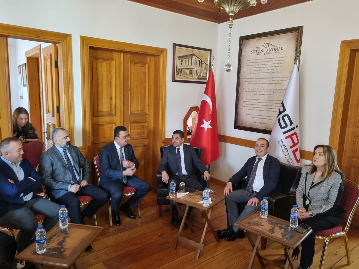 basiad10's tweet photo. @turkonfed  Başkanı Süleyman Sönmez beraberindeki heyet ile birlikte Derneğimizi ziyaret etti. TÜRKONFED’in Cumhuriyetimizin 100. Yılı dolayısı ile başlattığı ziyaretler Balıkesir’den başladı. https://t.co/0LvvXUuWp4