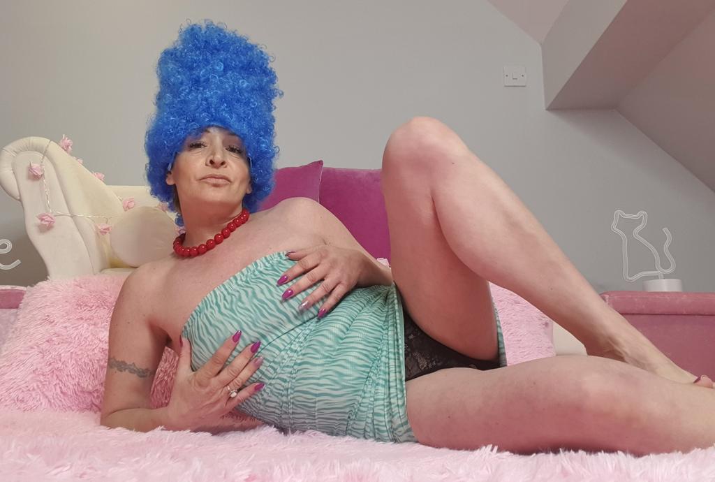 ChantelleKitt69's tweet photo. Saturday mornings are for cartoons right?! Lol 😆 #SillySaturday #btitish #milf #camgirl https://t.co/483SrBgLMD