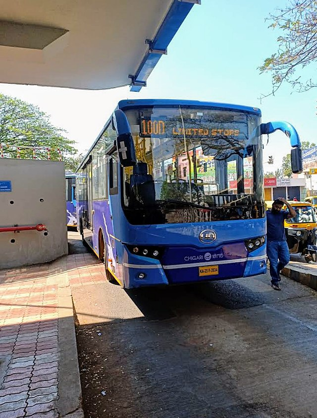 Thread 🧵Alert: #HubballiDharwad 
Have you tried using the Bus Rapid Transit System (BRTS) yet? Here's why you should give it a shot:

The BRTS is a reliable and efficient mode of transportation that can help you save time and money. 
(1/n)