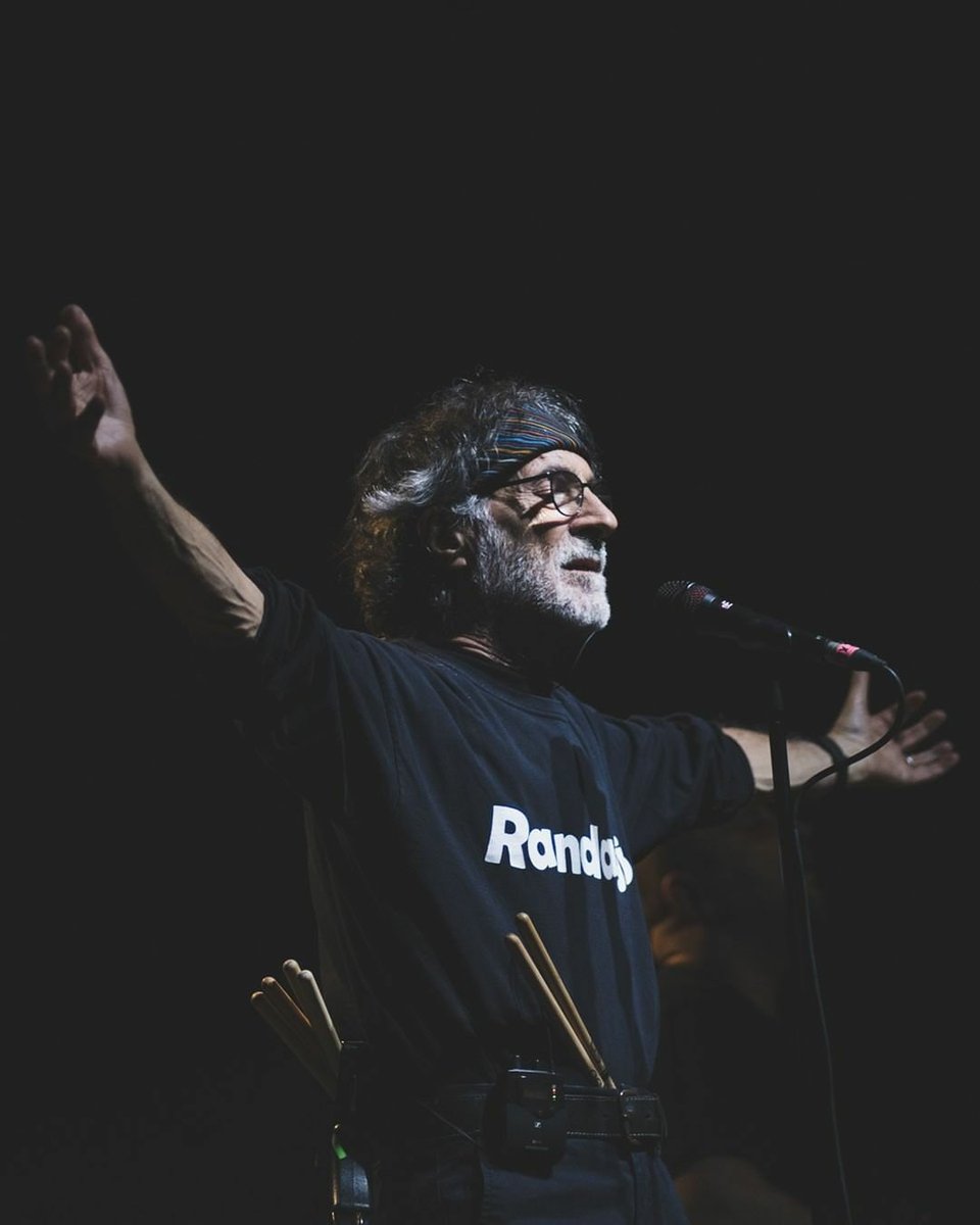 Buon compleanno RANDAGIO!!!
🥁🥂 #franzdiciocccio

(Foto di Lucrezia Pegoraro/<a href="/rockonitalia/">Rockon.it</a>)

#pfm #premiataforneriamarconi 
#buoncompleanno #randagio
