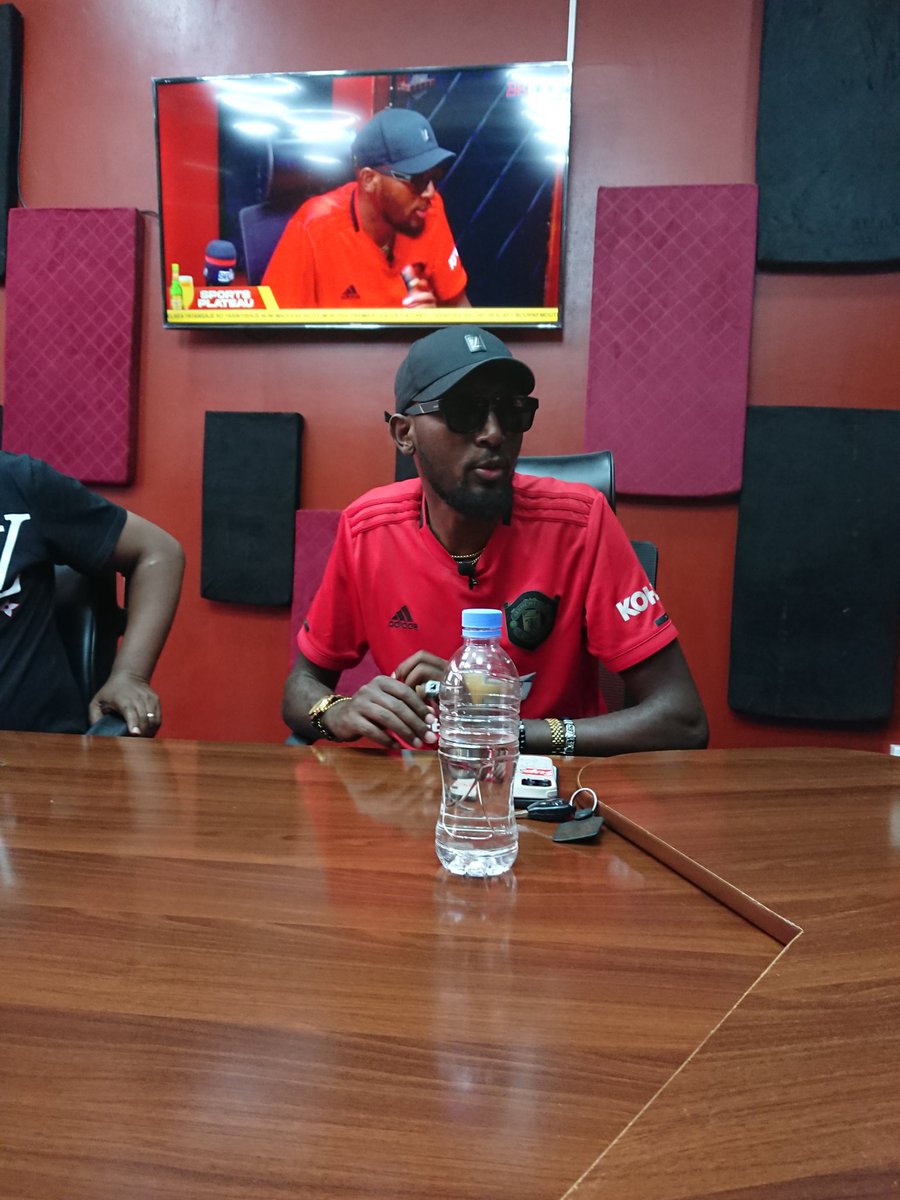 EngineerMagogo's tweet photo. Gucikanwa ni uguhomba on @bbfmumwezi 95.3FM Abakunzi ba Arsenal na Manchester united Murahari? #BaNyirabyo turi kumwe 💯👏👏
https://t.co/Ef5VLrgNOp
@jadocastar
@HassanMuhire1
#Eric #Desire
#djpius https://t.co/0YZy1BtocL