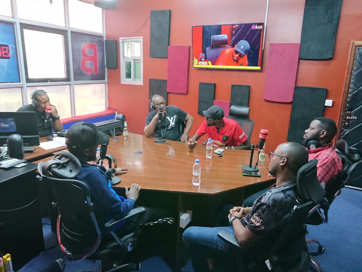 EngineerMagogo's tweet photo. Gucikanwa ni uguhomba on @bbfmumwezi 95.3FM Abakunzi ba Arsenal na Manchester united Murahari? #BaNyirabyo turi kumwe 💯👏👏
https://t.co/Ef5VLrgNOp
@jadocastar
@HassanMuhire1
#Eric #Desire
#djpius https://t.co/0YZy1BtocL