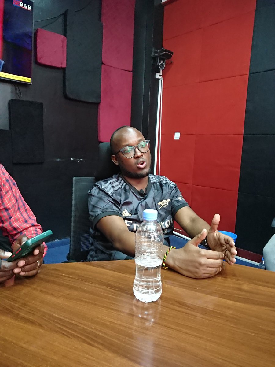 EngineerMagogo's tweet photo. Gucikanwa ni uguhomba on @bbfmumwezi 95.3FM Abakunzi ba Arsenal na Manchester united Murahari? #BaNyirabyo turi kumwe 💯👏👏
https://t.co/Ef5VLrgNOp
@jadocastar
@HassanMuhire1
#Eric #Desire
#djpius https://t.co/0YZy1BtocL