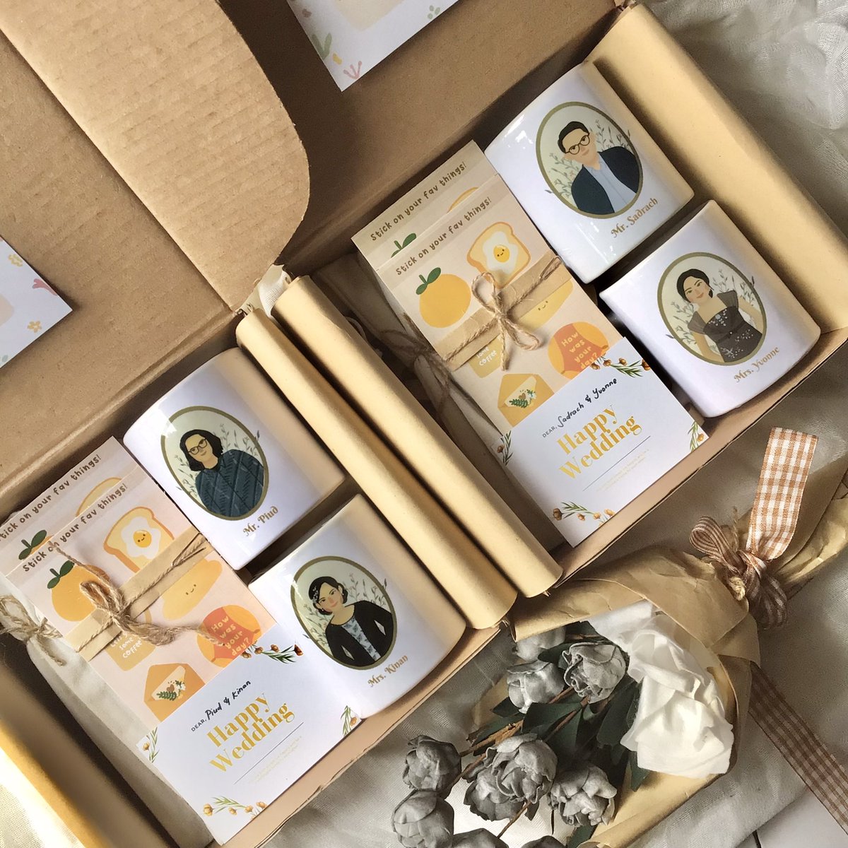 untukmu_____'s tweet photo. @tanyarlfes Dikasi yang custom nderr jadi berasa lebih spesial ajaa.. mug couple kayak gini juga lucuuu pake ilustrasi pengantinnya, pasti kepake juga buat ngopi date mereka 😬 https://t.co/ENz5h723bo