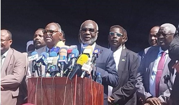 fatmt990's tweet image. جبريل يكشف عن تفاهمات مع قادة الجيش لمعالجة عيوب الإطاري.الحرية والتغيير تبدأ في إرسال وفود إلى دول الإقليم.

#لاتفاوض_لا_شراكة_لاشرعية #لا_للانقلاب_العسكري #الردة_مستحيلة #السودان #تسقط_بس✌🏾