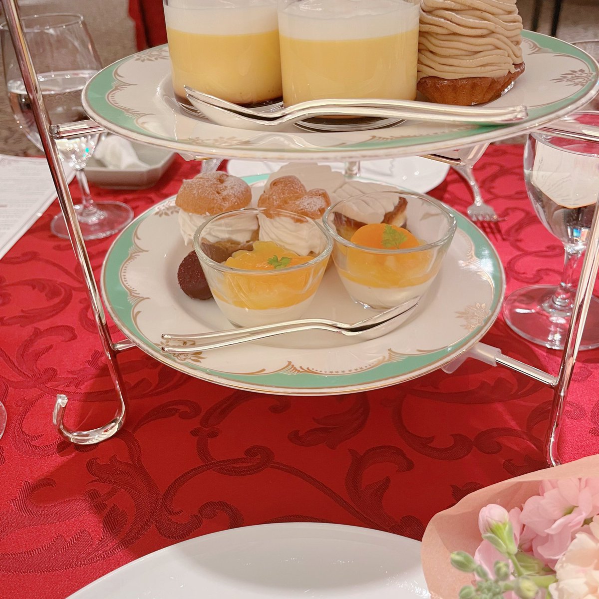 「花火?ついてたけど写真とかビデオ撮るの遅すぎてなにもない毎年お祝いして頂いてうれ」|૮ . ̫ . ა ⸝꙳のイラスト
