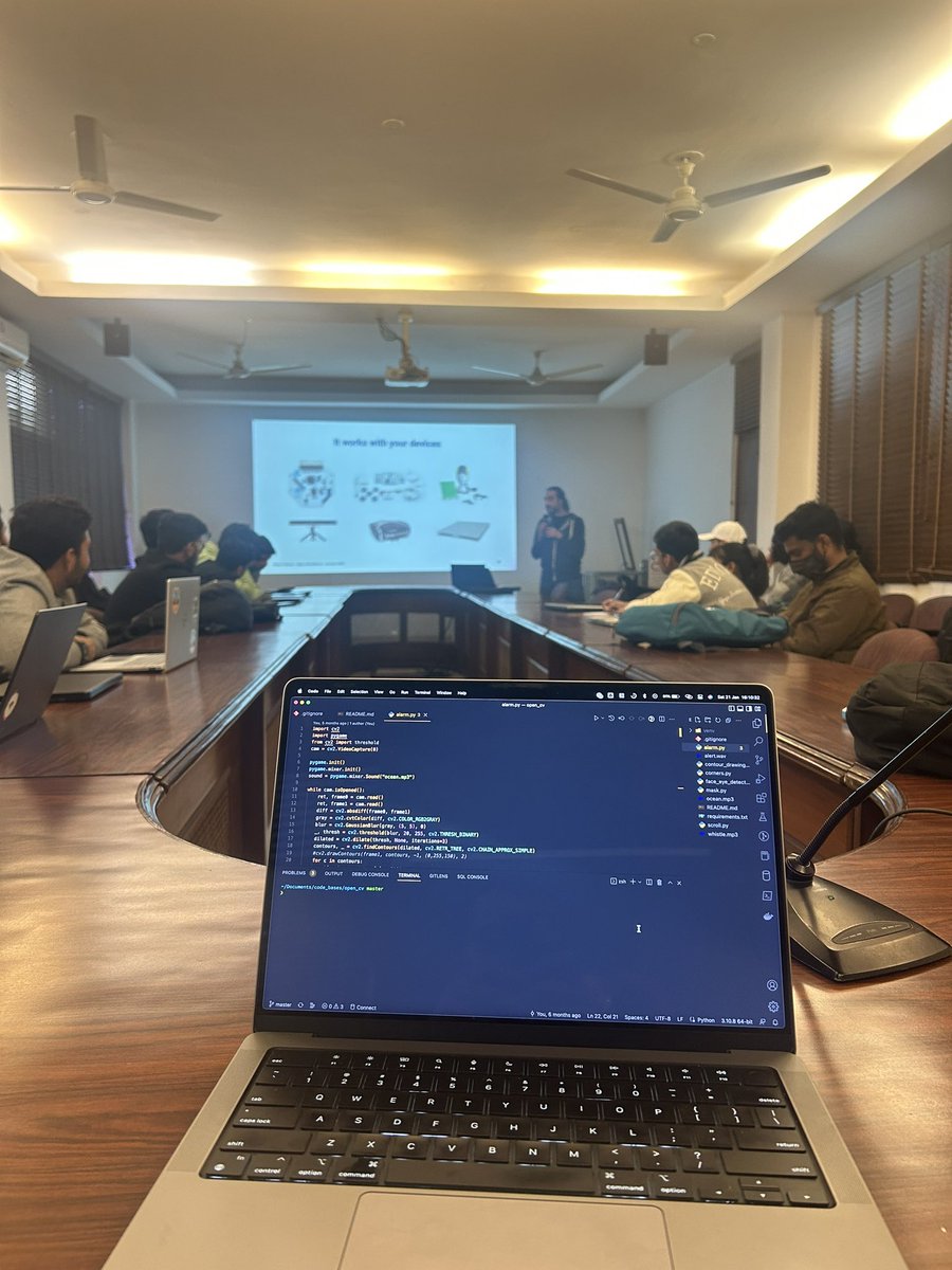 ZorawarPurohit's tweet image. Fabulous talk by Pierre on ‘Building Brain Computing Interfaces’ @PyDelhi #pythonprogramming #braincomputing