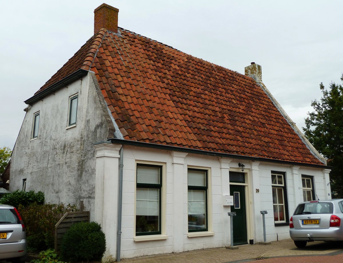 A monumental house in #Niezijl (Groningen). It was built in 1661.