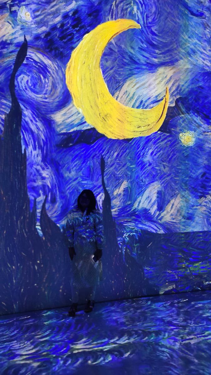 smitaparikh2's tweet photo. What could be more beautiful that Vincent Van Gogh’s  paintings exhibits in mumbai and we get to visit. That too on Sushant’s Day! How his divine is working ! Starry starry Night stole the show. #SushantSinghRajput  @geet_ssrforever @SSR_KA_SSRian https://t.co/QT9FAACiYL