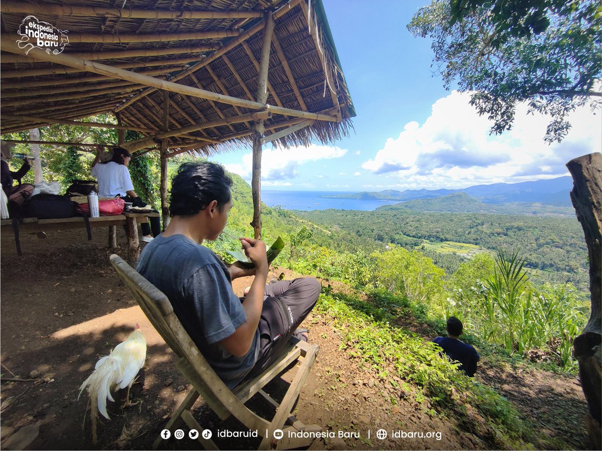 idbaruid's tweet photo. BEHIND THE SCENE BASE GENEP,
@priambodoyou beristirahat sejenak sembari menikmati makan siang dengan menu tradisional khas Bali.
Berbagai makanan khas Bali ini juga direkam di film Base Genep. Saksikan di https://t.co/l7vjMufWvO
#BaseGenep #idbaruid #MakananBali https://t.co/Xhok0FEQzG