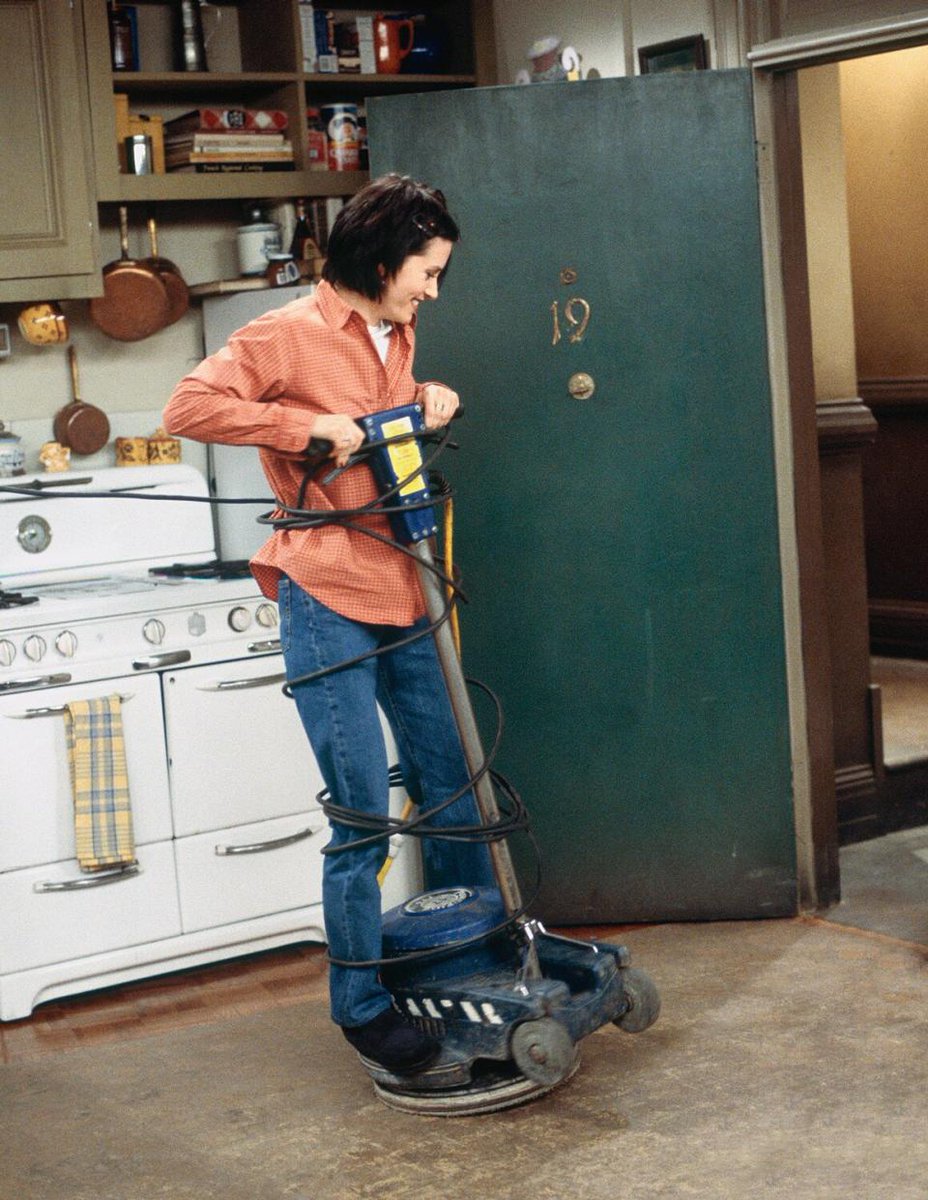 ChandlerBing_12's tweet image. Saturday mood: Monica Geller