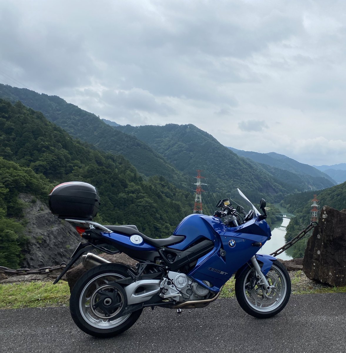 f800T's tweet photo. クラッチ交換して20万km目指すか、新しいのに乗り換えるか・・・
古い以外に不満点がないから余計に悩む(´-ω-`)
#F800ST https://t.co/vPc9MfjGko