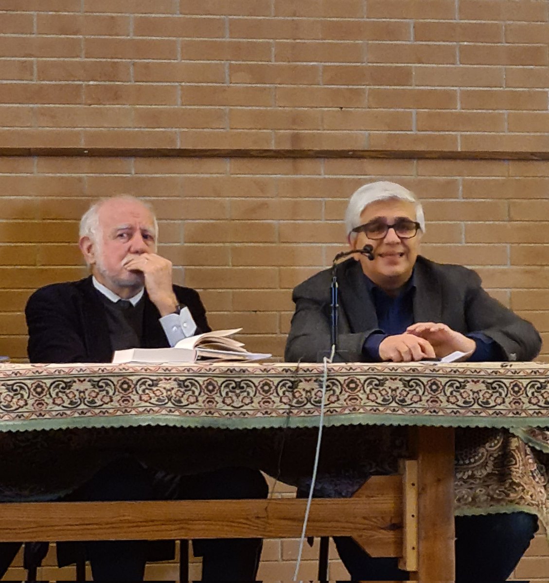 Paolo Costa (@costalombardy) on Twitter photo "Il buon giornalismo è fatto da chi non rimane indifferente alla realtà". Bell'incontro a #Varese con Andrea <a href="/Tornielli/">Andrea Tornielli</a>, direttore dipartimento Comunicazione della Santa Sede, in occasione del tradizionale momento dei giornalisti varesini per la festa di San Francesco di Sales "Il buon giornalismo è fatto da chi non rimane indifferente alla realtà". Bell'incontro a #Varese con Andrea <a href="/Tornielli/">Andrea Tornielli</a>, direttore dipartimento Comunicazione della Santa Sede, in occasione del tradizionale momento dei giornalisti varesini per la festa di San Francesco di Sales