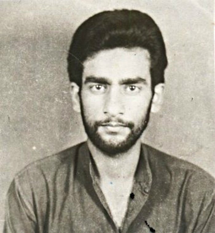 HerNameIs_Bea's tweet photo. 33 years ago today, Indian forces brutally killed 52 Kashmiris on "The bridge of no return".

Abdur Rauf Wani took 32 bullets to his chest, from a very close range, to shield his brethren. 

#GawKadal #Kashmir 
#GawKadalMassacre 💔 https://t.co/bfCF1sHKQe