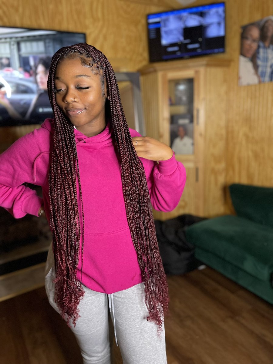 _BMcqueen's tweet image. Smedium Thigh Length Knotless 🤞🏽💕👩🏽‍🦱😮‍💨 #bookthelook 😌