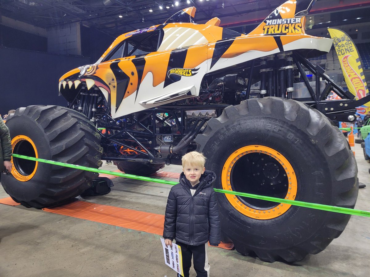 Richie_JC's tweet photo. In his Element !! #hotwheelsmonstertruckslive https://t.co/W45T1wUpA4