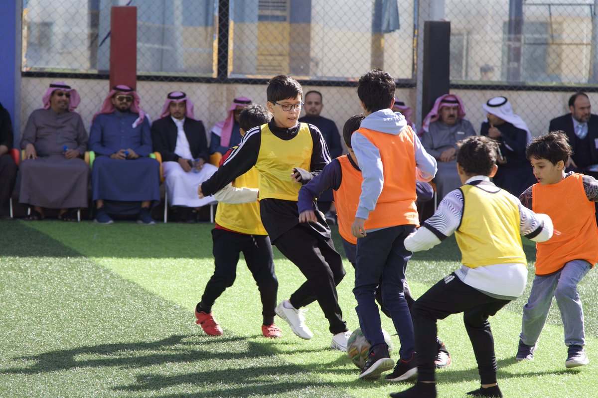 TEAMWESAAL's tweet photo. #كأس_وصال أحد فروع #خمسيه_وصال 
أنتهت الرحلة بإقامة ٦ فعاليات في مكان
واحد بين الأولياء والأبناء الأمور ، وتواجد روح 
المنافسة والتحدي بين الأولياء وأبناءهم ..
لذلك ختمنا هذه الرحلة بعنوان :
دعم الأولياء وقود إبداع الأبناء ، فدعمهم ❤️
 @QHschools0
#سفراء_الوسطية @taibahu @sbmfsa https://t.co/TgrDqZQ85k