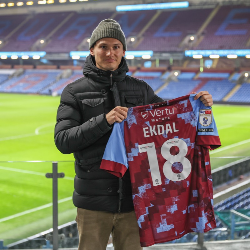 BurnleyOfficial's tweet photo. We're delighted to announce the arrival of defender Hjalmar Ekdal from Djurgarden IF on a four-and-a-half-year deal for an undisclosed fee 🇸🇪

Welcome to Burnley Hjalmar! 👏