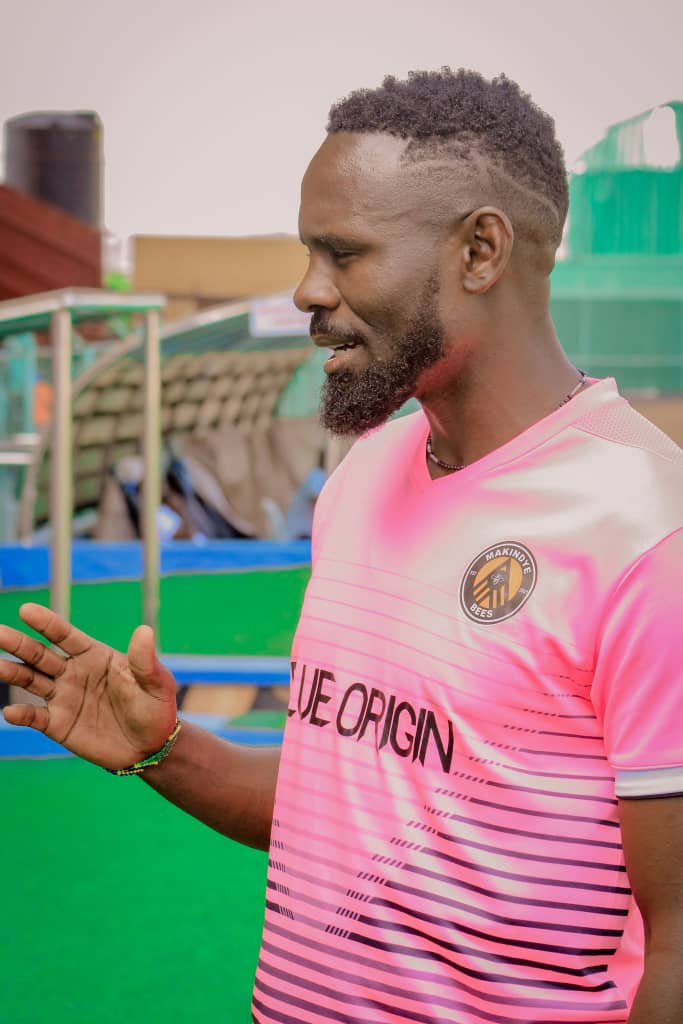 BeesFootbal1's tweet photo. The KingBee #Manager #Bala @blueorigin #MakindyeBeesFc #Footballacademy #2023goals https://t.co/cvXICWJNVg