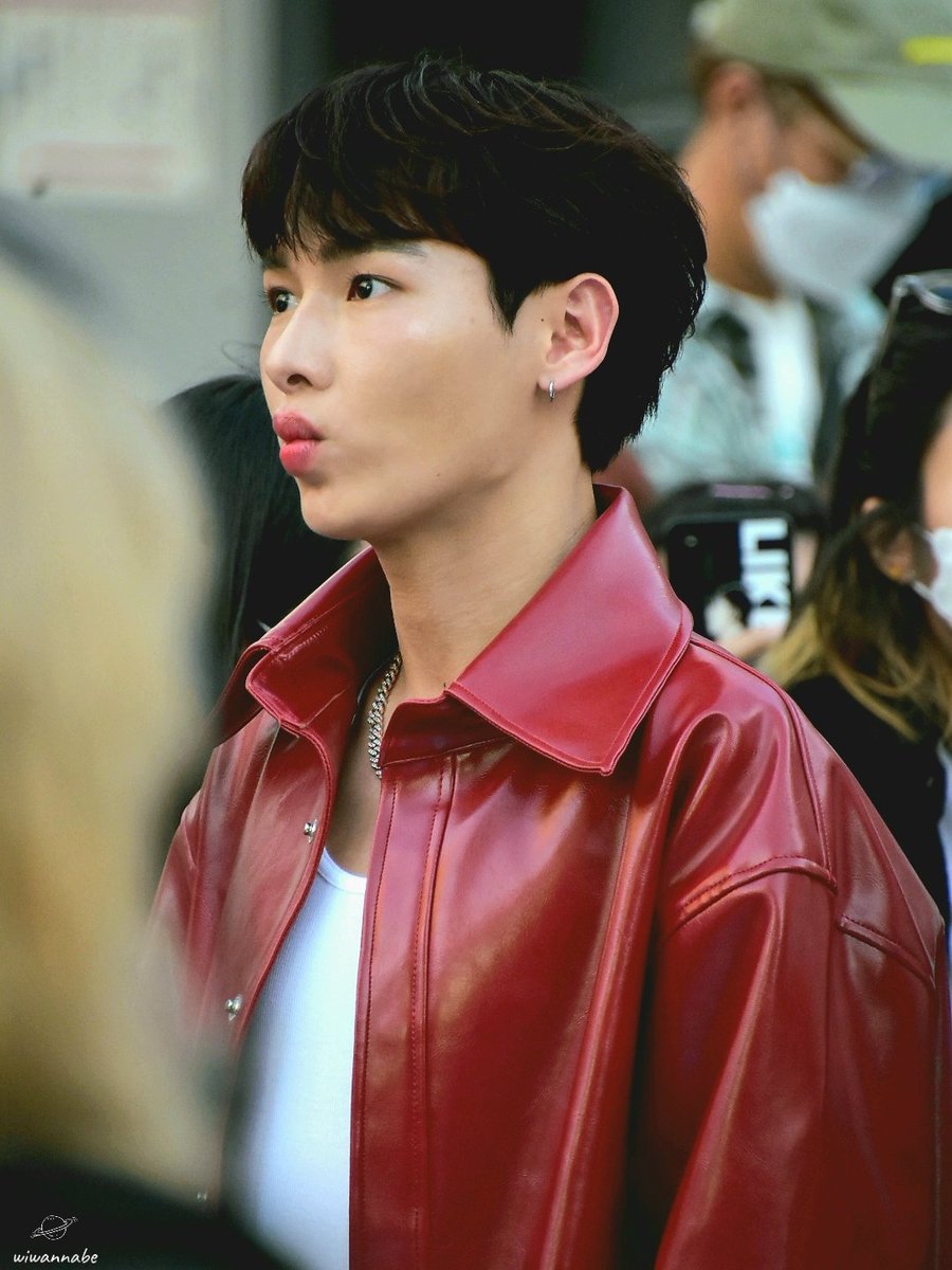 wiwannabe's tweet photo. ผิวดีขนาดนี้...มีเจ้าของยังคับ 🥰 @AtthaphanP 
#จูนผิวดีpH5 
#กันอรรถพันธ์ผิวดีกว่าที่คิด #GunAtthaphan https://t.co/n3mu2NpNjk