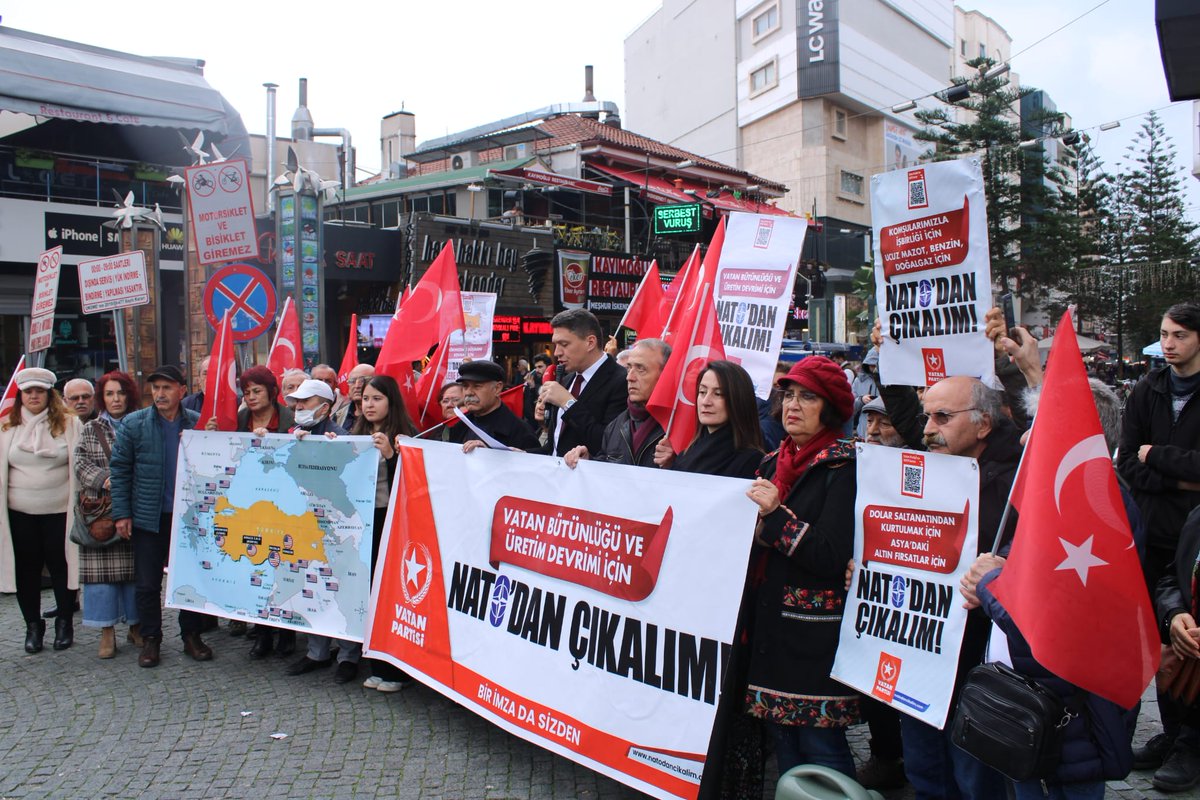 Vatan Bütünlüğü ve Üretim Devrimi İçin NATO'dan Çıkalım!

📍Genel Başkanı Yardımcımız ve Antalya İl Başkanımız Serdar Üsküplü basın açıklamasında konuştu:

"NATO; Türkiyemiz için bir güvence, bir müttefik, bir korunak değil, ABD tehdidinin esas aletidir."