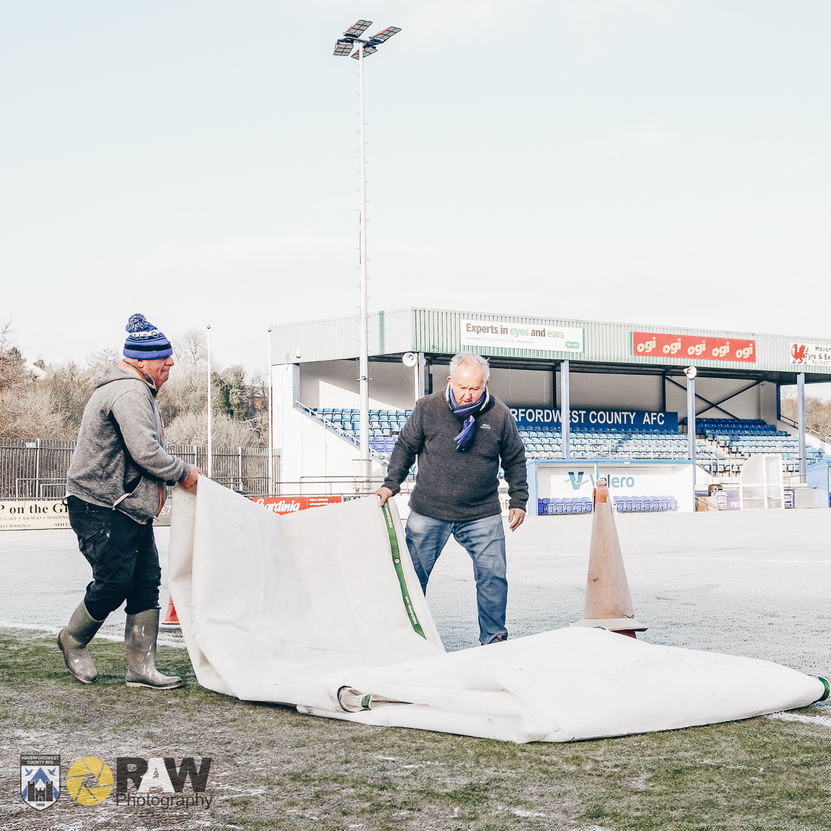 thekellyboy's tweet photo. Sadly, despite the best efforts of the groundsmen, @HaverfordwestFC  match against @the_nomads  has been called off due to a frozen pitch. https://t.co/XkOJu6Jbgp