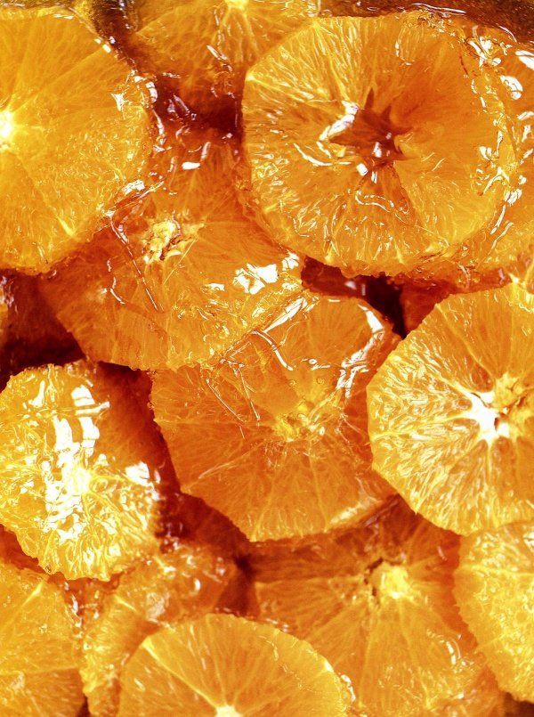 #RecipeOfTheDay is Chilled Caramelised Oranges, which I remember as a sweet-trolley regular when I was a child, known (at least at my grandparents’ local Italian) as Arance alla Principessa. A bit of winter sun for the weekend! nigella.com/recipes/chille…