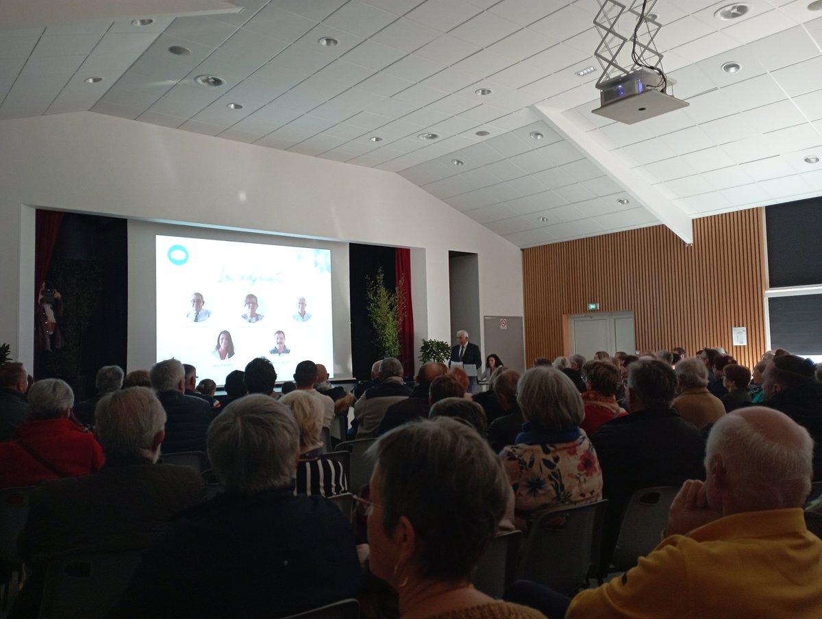 Belle assistance aux vœux de St Mathurin Présentation des élus, des services municipaux,réalisations 2020 à 2022 projets 2023 mais surtout dans le temps.Présence de nombreux St Mathurins mais aussi des élus locaux, départementaux, régionaux, <a href="/BeaBellamy85/">Beatrice Bellamy</a> député