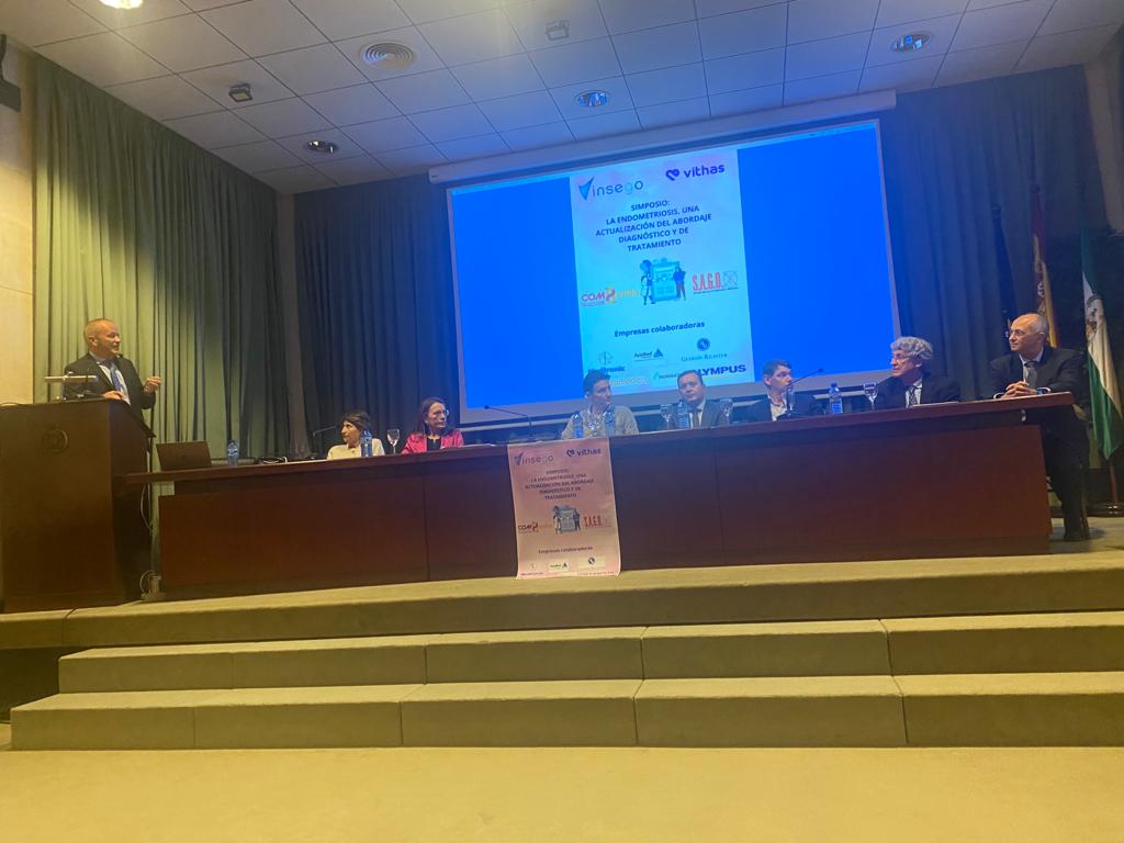 drfcarmona's tweet photo. Simposio: La endometriosis, una actualización del abordaje diagnóstico y de tratamiento. 
Os dejo imágenes preparando mi conferencia y durante la mesa redonda en este curso que se organiza en Sevilla. https://t.co/b0lf2B63Ld