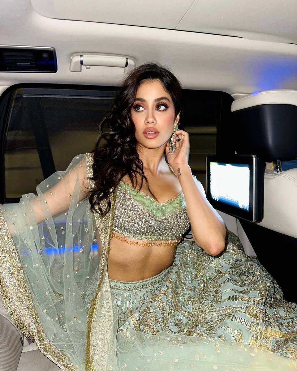 timeofbollywood's tweet image. Janhvi Kapoor is a sight for sore eyes in an embellished mint green lehenga.
#janhvikapoor #janhvikapoorhot #treditional #looks #yoga #workout #workoutsession #fitness #jackets #hot #fashion  #paparazzi #film #promotion #actress #model #heroine #beautiful #airportdiaries