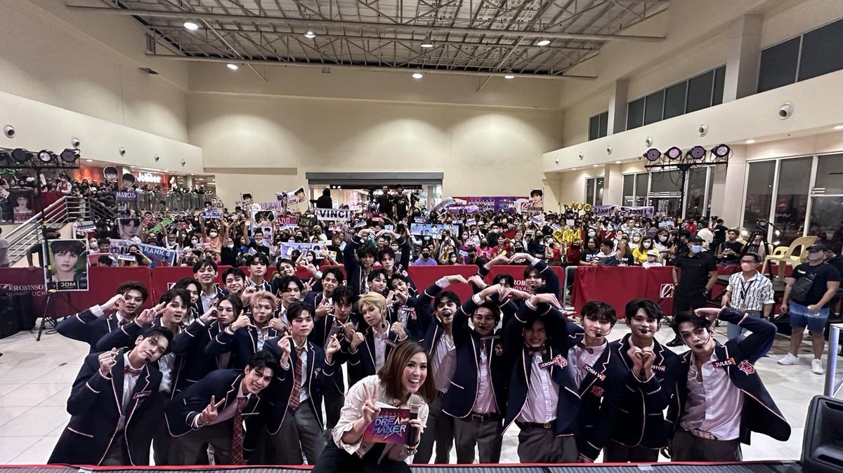 DreamMakerOfc's tweet photo. Maraming Salamat sa ating Pinoy Dreamers and Online Chingus na pumunta at nakisaya sa #DreamMakerMallShow Robinsons Novaliches! 🫰

Robinsons Metro East, kayo na ang next this Sunday! Kitakits! https://t.co/I5obfNYWpG