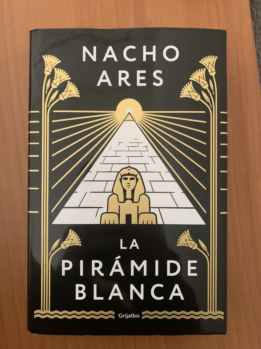 Pues me acaba de llegar La pirámide Blanca de <a href="/NachoAres/">Nacho Ares</a> después de escuchar a mi querida Hiparquia <a href="/EFilosofiK/">Entelekia Filosófik</a> hablar maravillas de la trama no he podido resistirme. Ya tengo entretenimiento para este finde frío en Madrid. 🙌🏻🙌🏻