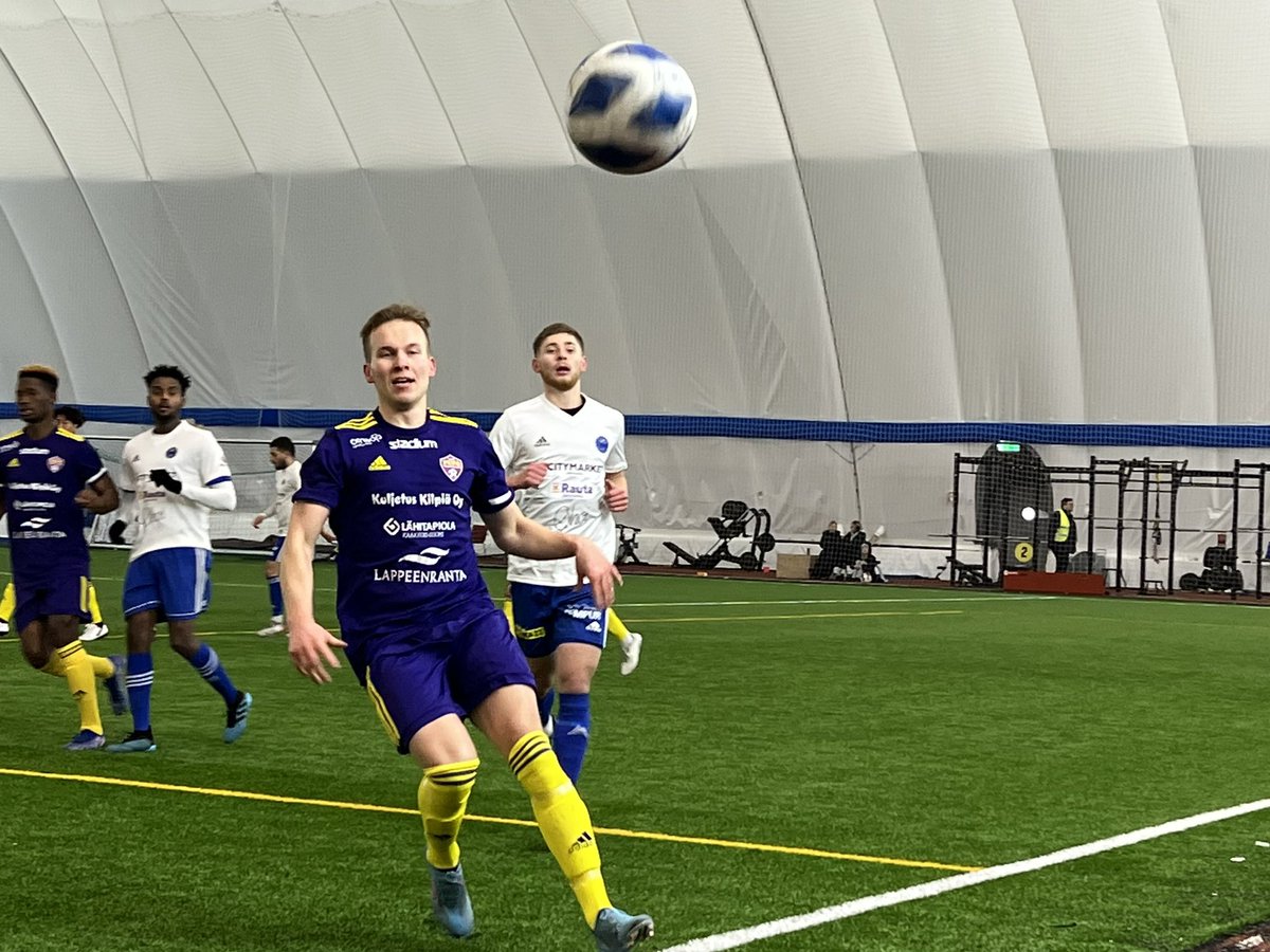 Pelipäivä! Futiksen treenimatsi <a href="/JapsEdustus/">JäPS Edustus</a> (@MiestenYkkonen) - <a href="/PEPOedustus/">PEPO</a> (@MiestenK ). 10. min. jälkeen 0-0. <a href="/JarvenpaanKaup/">Järvenpään kaupunki</a> #Monitoimihalli. Yleisöä 130. Kiinnostusta riittää keskellä talvea.