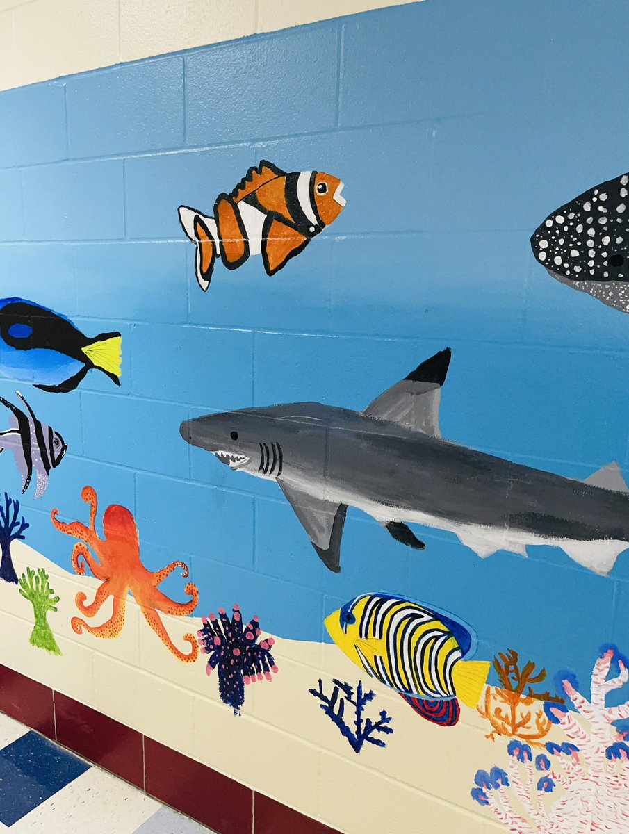Way to go Mr. Flach and the students of @Edgemere_BCPS! Yet another reason why I am proud to be a #BlueJay! #WylandWinner #GroupMural #ClownfishbySydney <a href="/WylandORG/">Wyland Foundation</a>