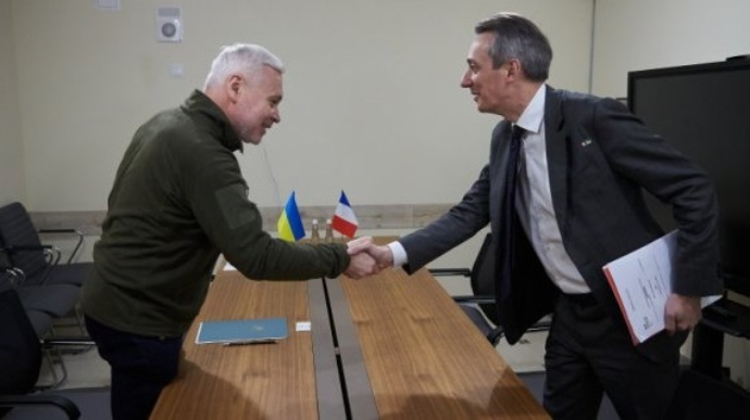 France handed over to Kharkiv more than 180 generators purchased by French entrepreneurs.💛💙🙏🙏🙏