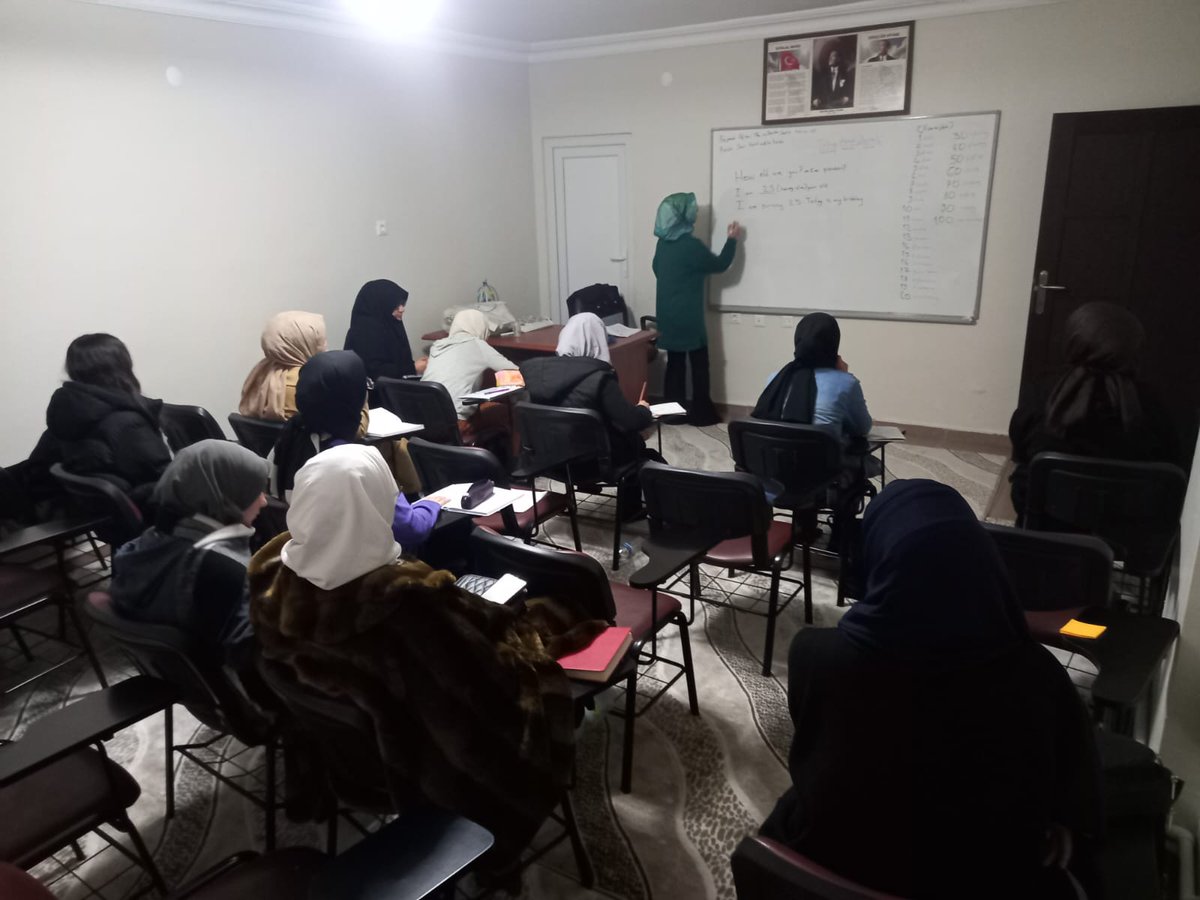 Halk Eğitim Merkezi Müdürlüğü ile Protokol çerçevesinde açılan İngilizce kursumuz başlamıştır.
Kurs Günleri: (Cumartesi-Pazar)